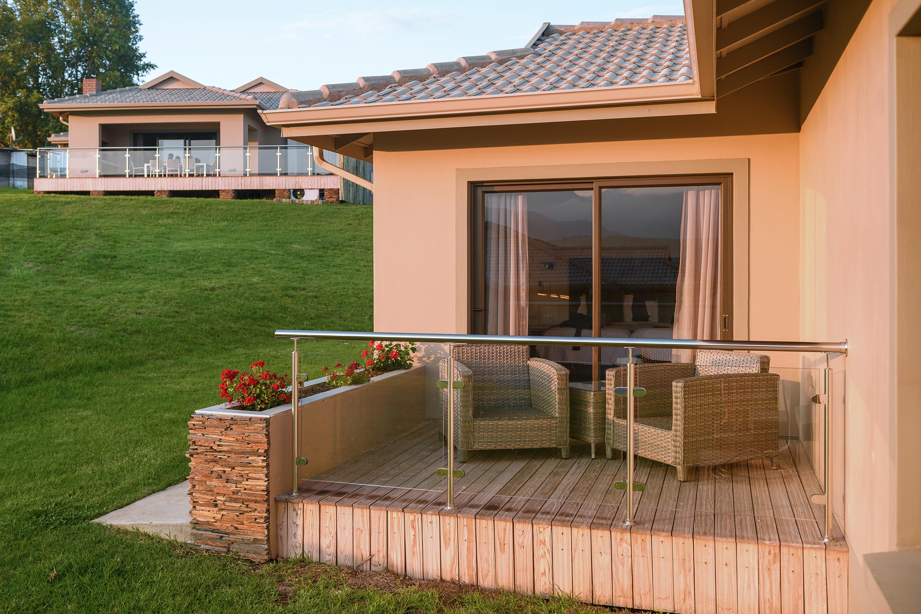 Cayley Mountain Resort Champagne Valley Esterno foto