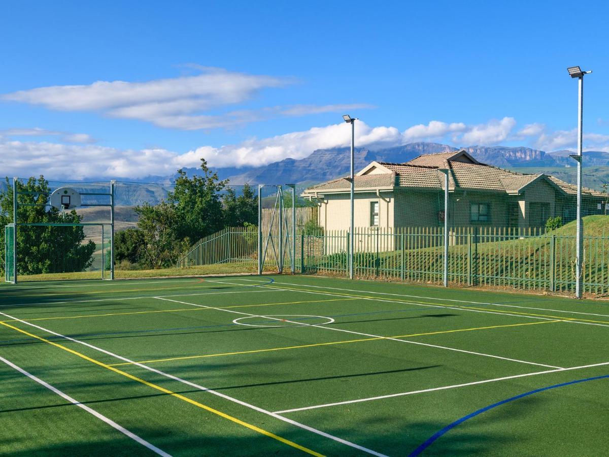 Cayley Mountain Resort Champagne Valley Esterno foto